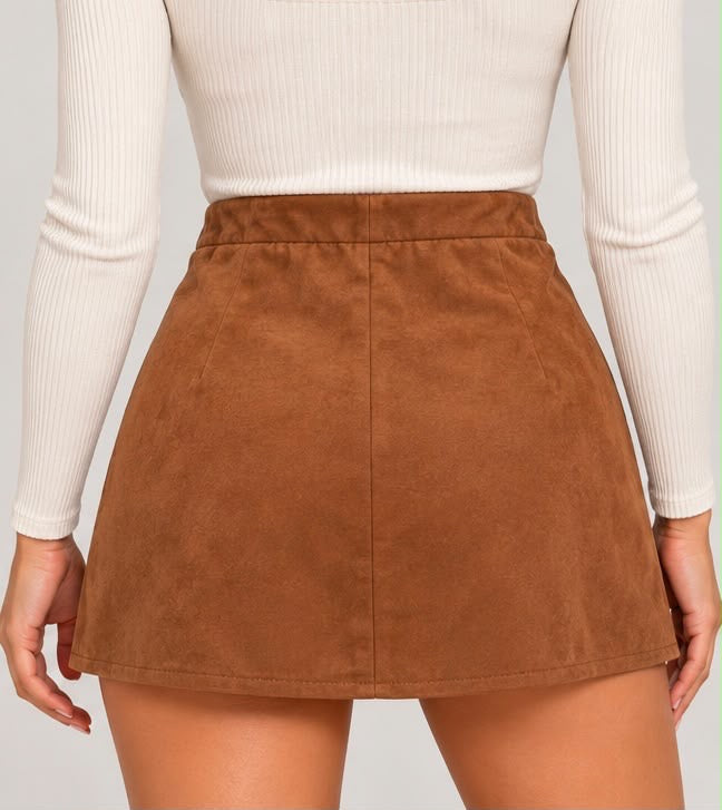 Minigonna Scamosciata con Zip e Borchie (Marrone Cammello)