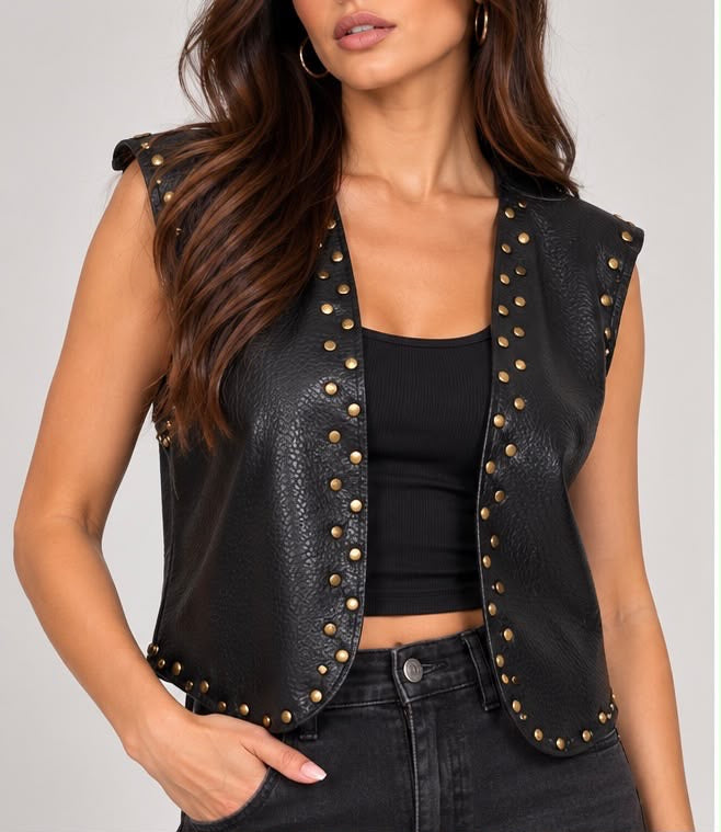Gilet Smanicato in Similpelle con Borchie Dorate (Nero)