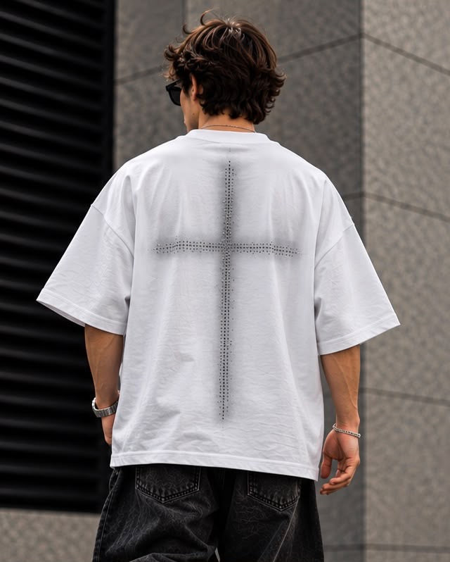 T-Shirt bianca Oversize Uomo con Croce di Strass sulla Schiena | Streetwear
