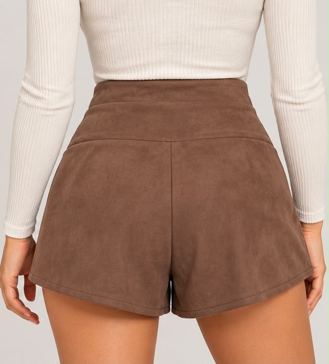 Shorts Scamosciati a Vita Alta con Bottoni Dorati Stile Militare (Marrone)