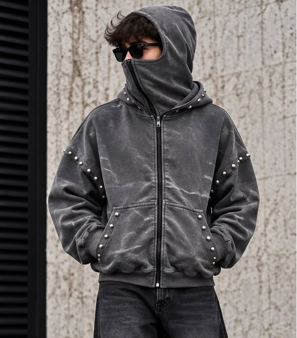 Felpa Zip Grigio Washed con Passamontagna e Borchie (Grigio Antracite)