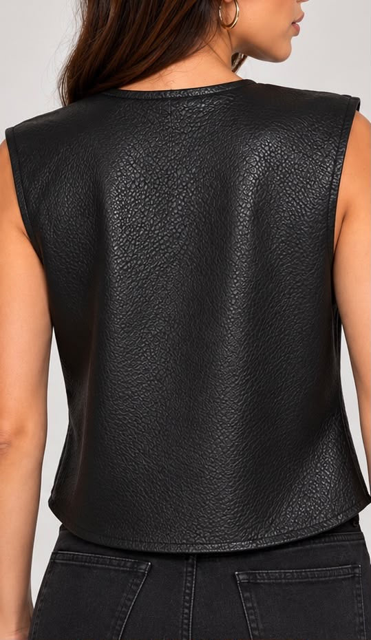 Gilet Smanicato in Similpelle con Borchie Dorate (Nero)