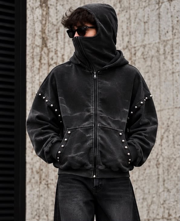 Felpa Zip Nero Lavato con Passamontagna e Borchie (Nero Scuro)
