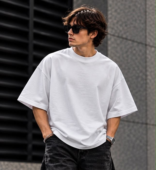 T-Shirt bianca Oversize Uomo con Croce di Strass sulla Schiena | Streetwear