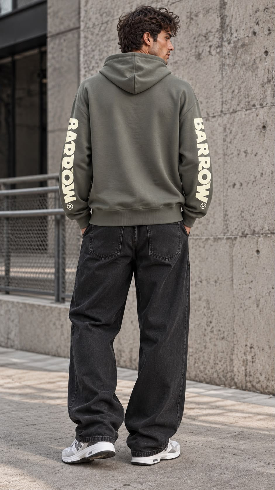 Felpa iconic con cappuccio e lettering lungo le maniche
