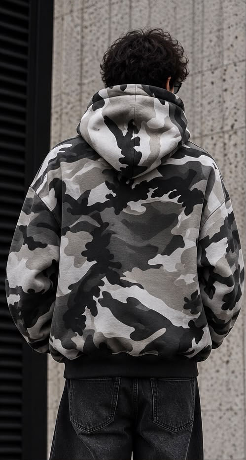 Felpa Camouflage con Grafica Bocca e Dettagli Iced