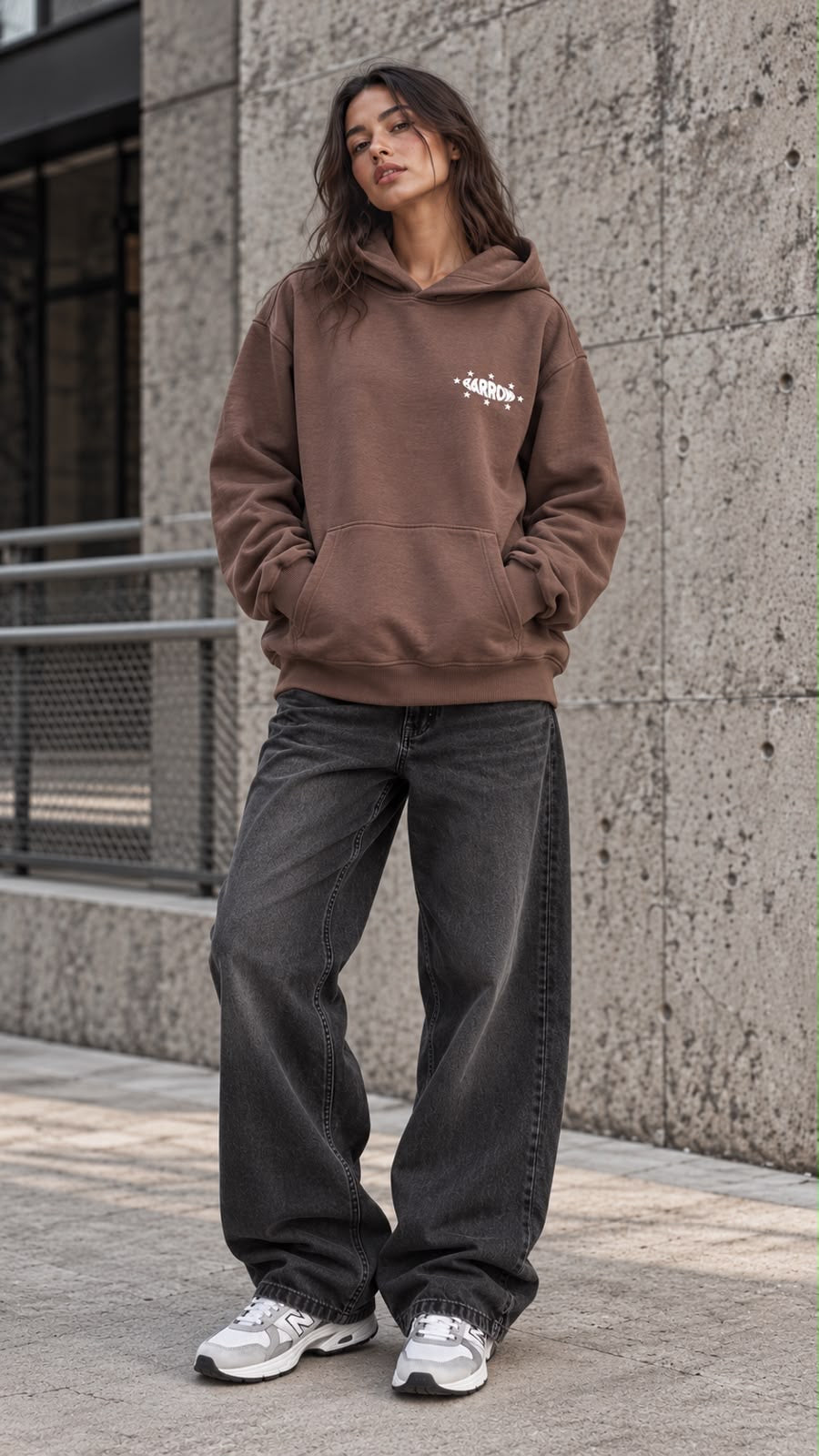 BARROW Felpa con cappuccio choco-marrone per uomo e donna con stampe grafiche colorate sul petto.