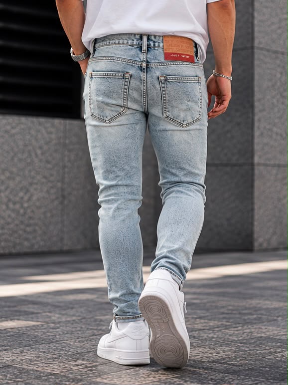 Jeans Slim Chiaro Light Blue Washed con Micro Strappi