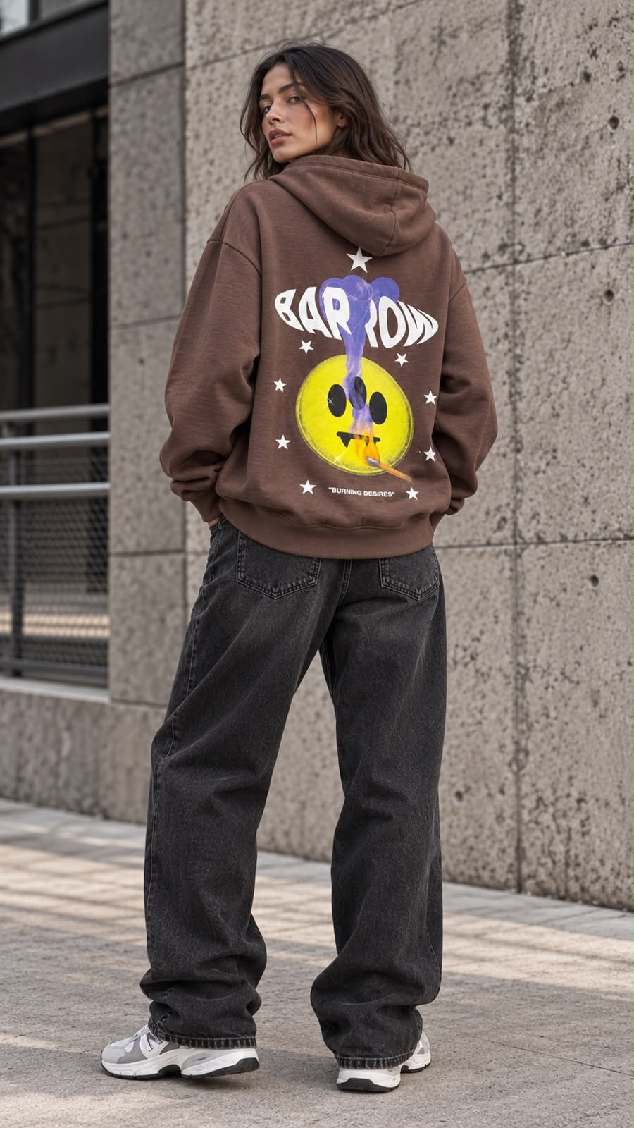 BARROW Felpa con cappuccio choco-marrone per uomo e donna con stampe grafiche colorate sul petto.