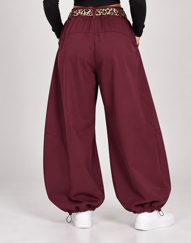 Pantaloni Parachute Bordeaux Sformati con Cintura Animalier