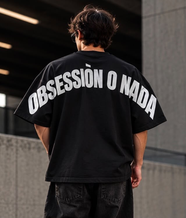 T-Shirt Nera Oversize "Obsessión o Nada" | Streetwear Uomo